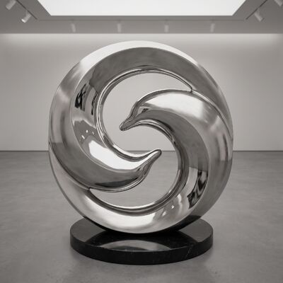 Un buon prezzo. Scultura di delfino a spirale contemporanea — Arte con fontana d'acqua in acciaio inossidabile lucidato a specchio per giardino, bordo piscina e piazza costiera in linea