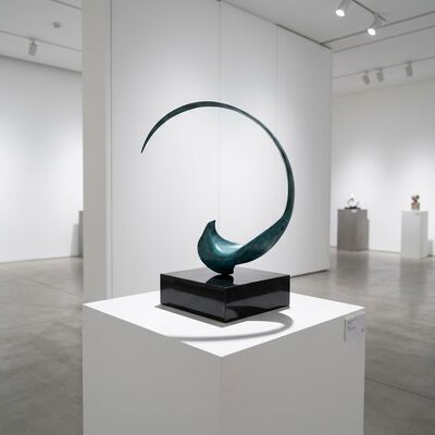 Un buon prezzo. Scultura Astratta a Onda in Bronzo Fuso a Mano | Finitura Patina Verderame su Base in Granito - WANGSTONE Luxury Art In linea
