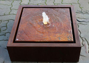 Un buon prezzo. Superficie d'acciaio contemporanea della ruggine della decorazione del giardino della caratteristica dell'acqua di Corten del metallo in linea