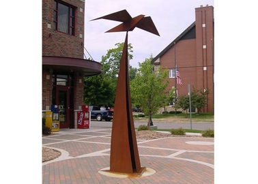 Un buon prezzo. Pezzo fucinato d'acciaio decorativo e colata della scultura astratta di Corten di grande arte all'aperto in linea