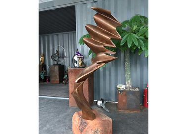 Un buon prezzo. Il giardino moderno del metallo scolpisce la scultura bronzea occidentale antica della colata in linea