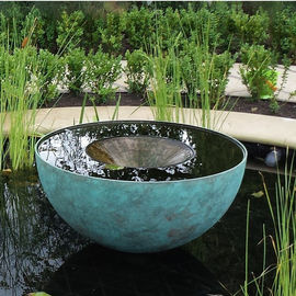 Un buon prezzo. Scultura all'aperto dell'acciaio inossidabile delle fontane dell'acqua del calice per la decorazione del giardino in linea