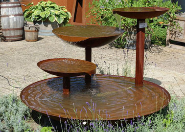 Fontana d'acciaio precipitante a cascata della caratteristica dell'acqua di Corten della cascata all'aperto per il giardino