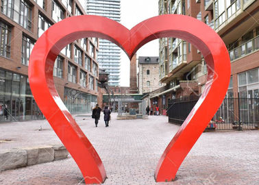 Un buon prezzo. Scultura dipinta rosso dell'acciaio inossidabile della porta del cuore della decorazione del parco in linea