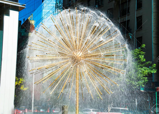 Fontana all'aperto del dente di leone di acciaio inossidabile della cascata del paesaggio urbano