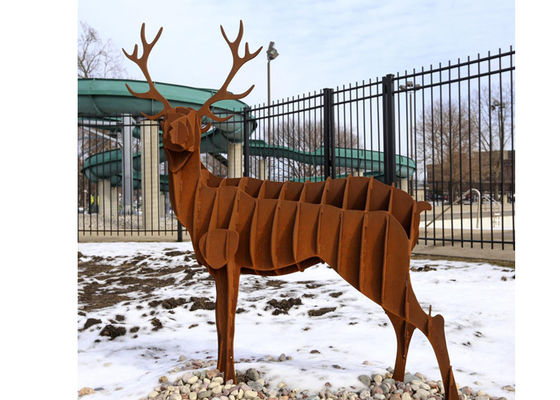 Scultura all'aperto d'acciaio contemporanea dei cervi di Corten