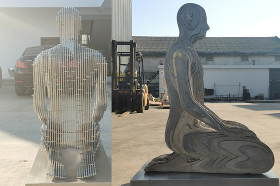 Un buon prezzo. Statua spazzolata moderna dell'uomo di inginocchiamento 316 di acciaio inossidabile in linea