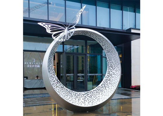 Un buon prezzo. Scultura all'aperto della farfalla di acciaio inossidabile della decorazione grande con luce in linea
